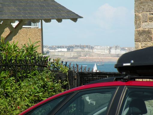  vue sur les remparts de Saint-Malo depuis la rue de la Malouine